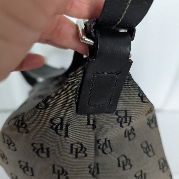Dooney & Bourke Signature Black and Gray Vintage Large Shoulder Tote. - Picture 11 of 14